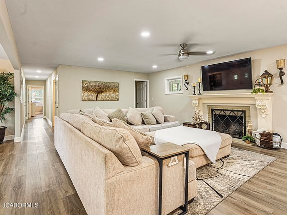 4th image of 329 Sterling Price Rd