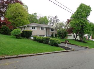 10 Stonegate Rd, Ossining, NY 10562