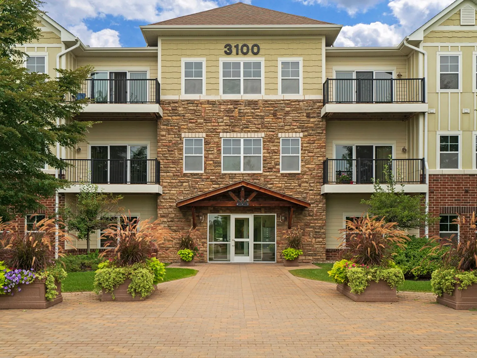 Highland Shores Apartments — Photo 1