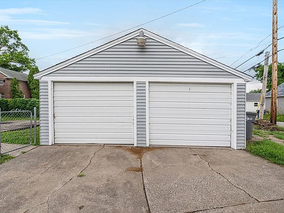 3rd image of 732 River Dr