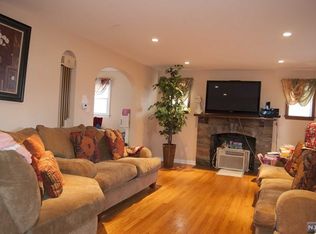 6 North St, Elmwood Park, NJ 07407