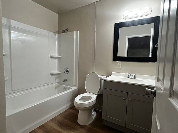 5th image of 867 E Academy Ave #B