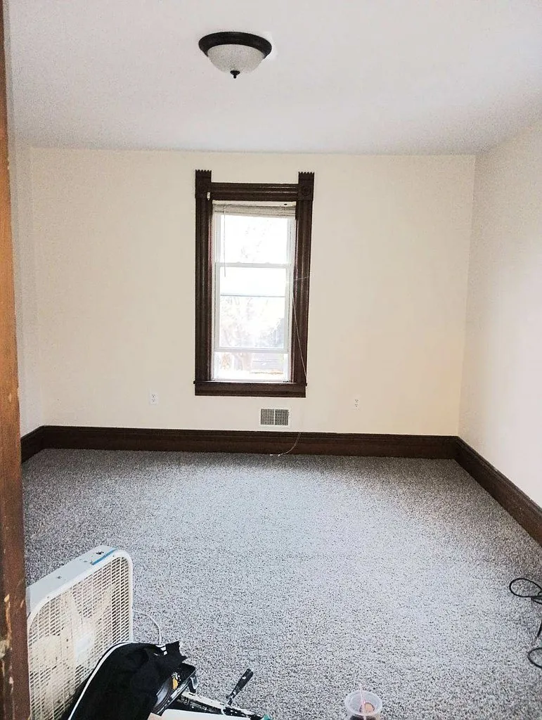 2 bed, 1.0 bath, 1909 sqft, $975 — Photo 2