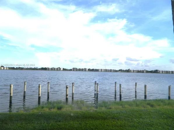 105 Lake Emerald Dr APT 108, Oakland Park, FL 33309