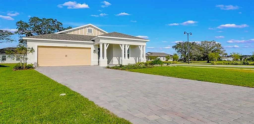 3 bed, 2.0 bath, 2066 sqft, $2,600 — Photo 2