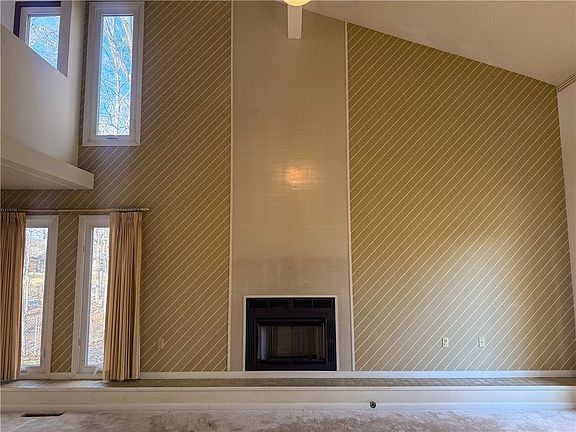 2nd image of 1139 Lakeridge Rd