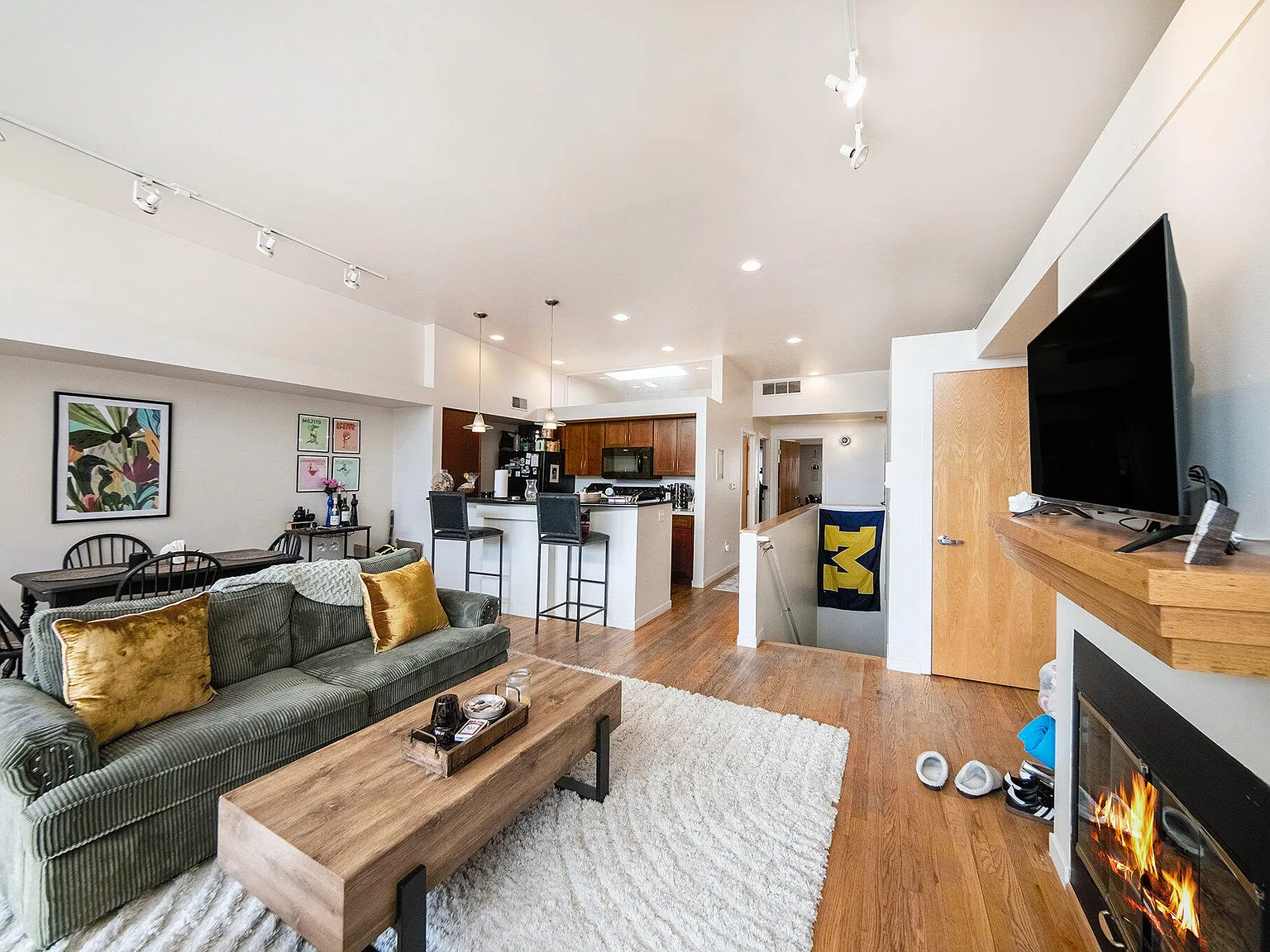 2 bed, 1.0 bath, 1000 sqft, $2,995 — Photo 4