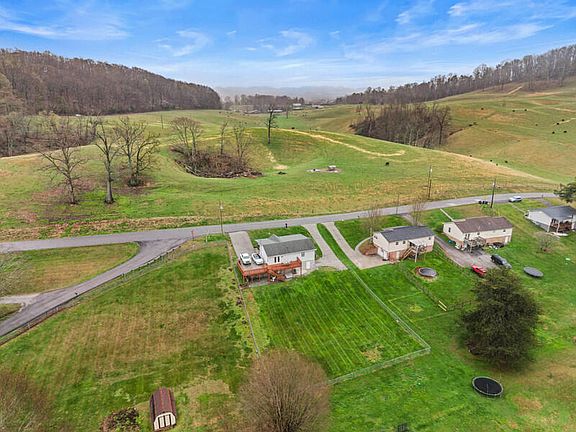 3rd image of 1626 McBride Rd