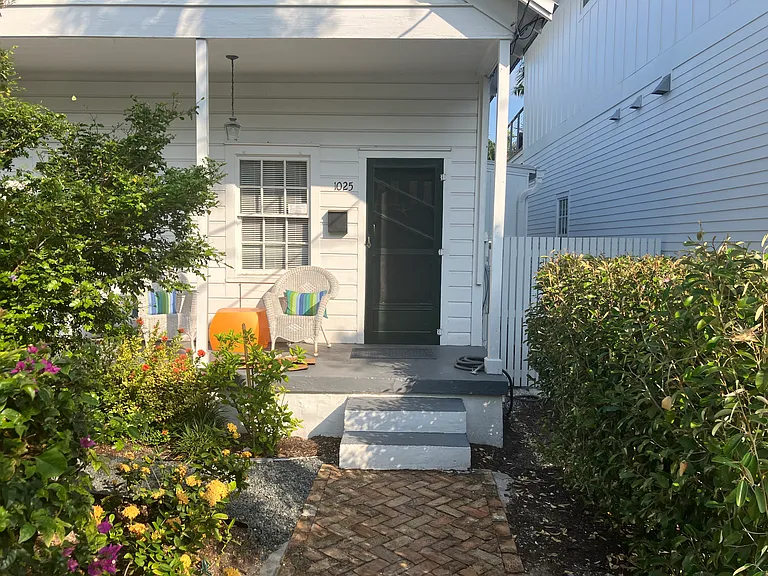 1025 Catherine St — Photo 43