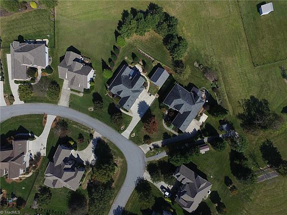 4th image of 7702 Cedar Chase Dr