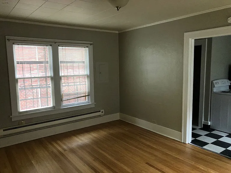 406 Summit Ave E — Photo 5