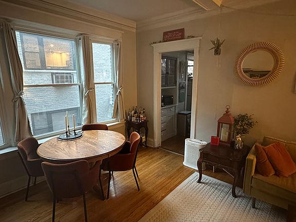 3rd image of 6327 N Magnolia Ave #1N