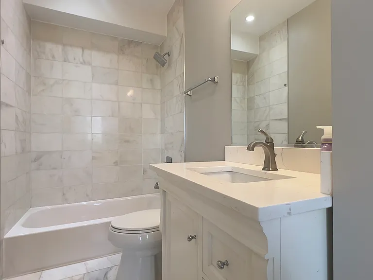 1209 G St SE #8 — Photo 30