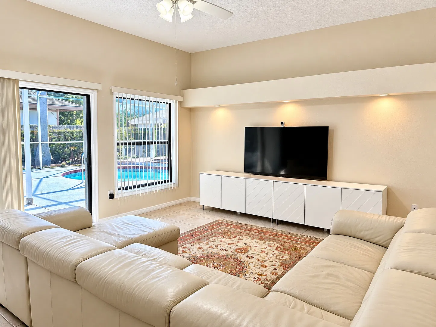 4 bed, 2054 sqft, $3,295 — Photo 3