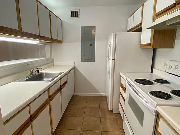 3rd image of 517 Southwest Pkwy APT 102