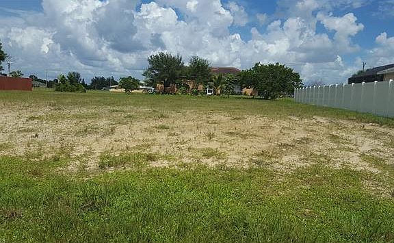 3rd image of 2121/2125 SW 8th Pl