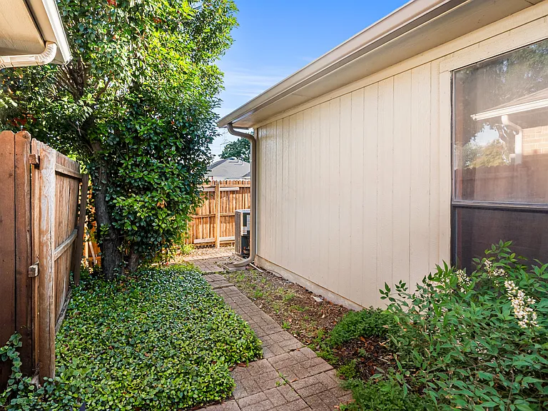 4406 Windward Cir — Photo 32