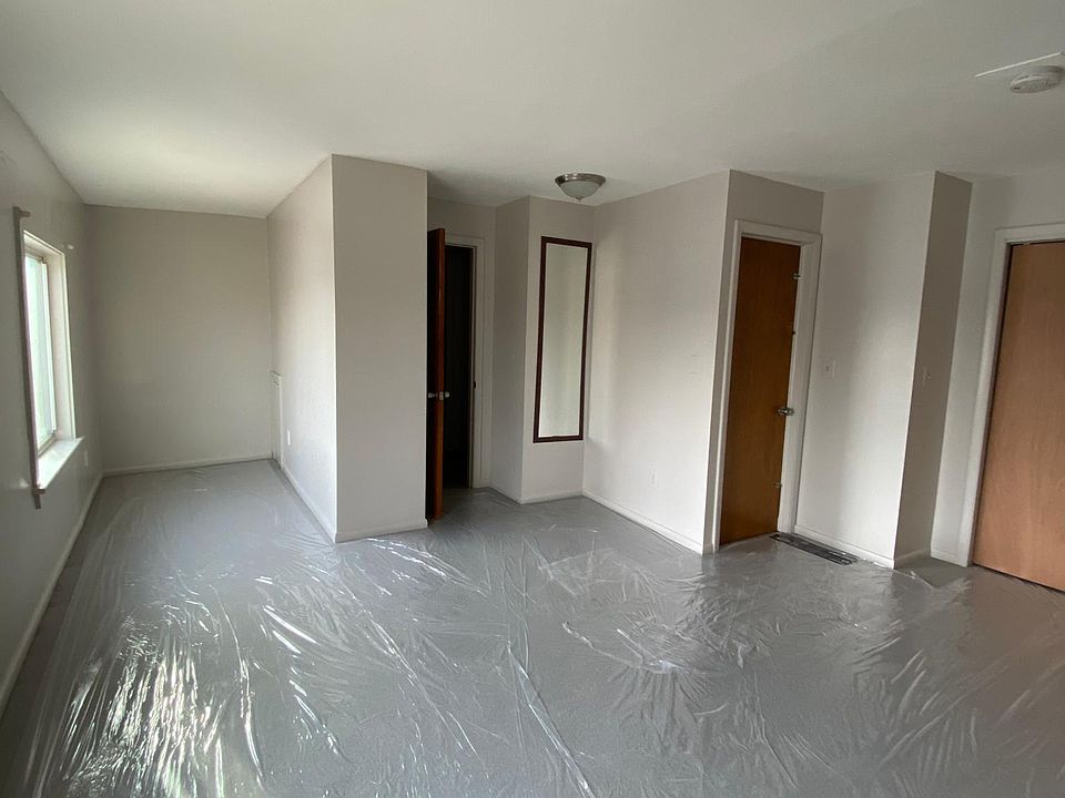 2nd image of 1022 Main St #2L