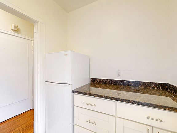 3rd image of 422 Ellis St #404