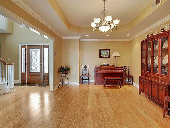 2nd image of 128 Oakmont Dr