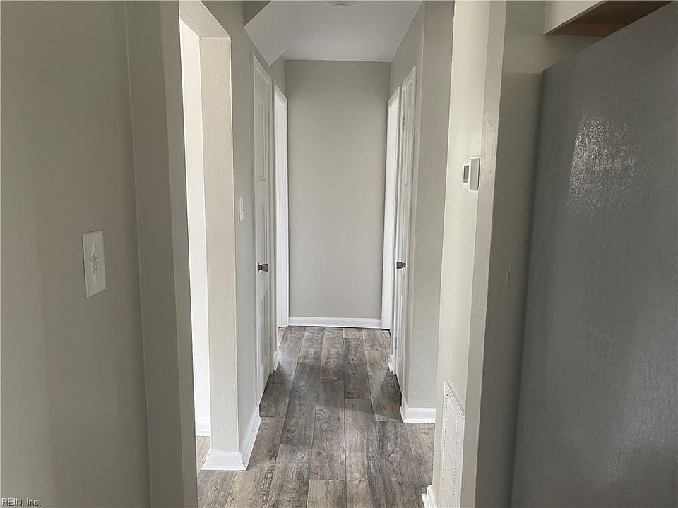 2nd image of 4825 Peachcreek Ln