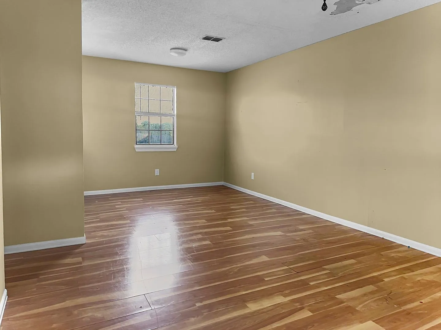 276 Daffin Place — Photo 3