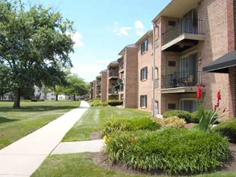 Chesterfield Apartment Homes — Photo 29