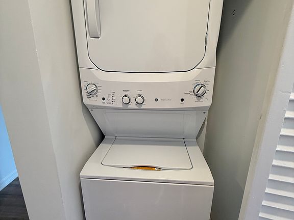 5th image of 255 Evernia St APT 512