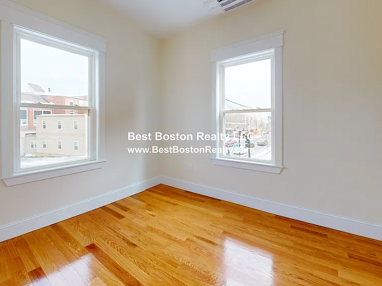 242 Somerville Ave — Photo 7