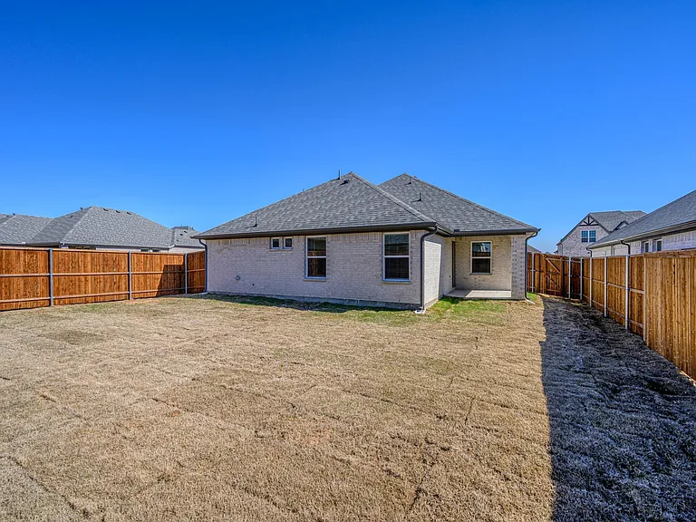 501 Amenduni Ln — Photo 28