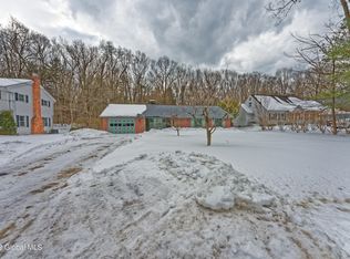 26 Sutherland Dr, Glenville, NY 12302