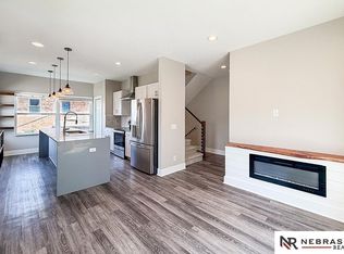 3102 Mayberry Plz, Omaha, NE 68105