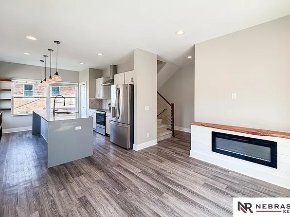 3102 Mayberry Plz, Omaha, NE 68105
