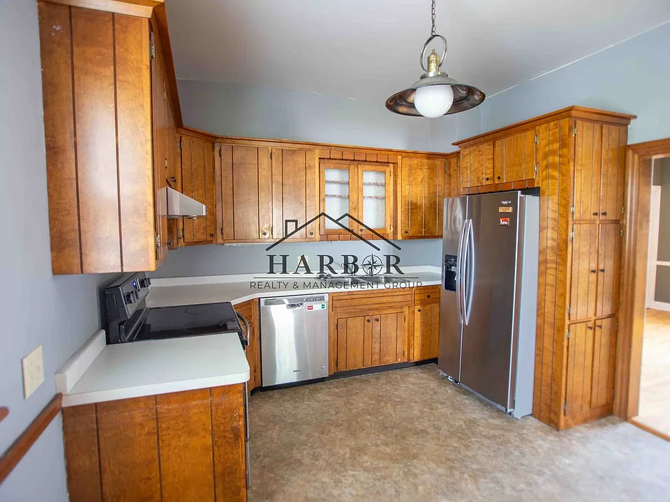 825 6th Ave SW