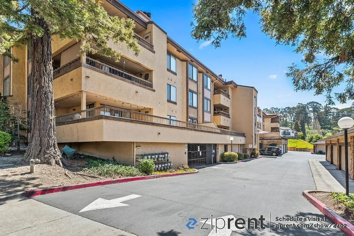 26953 Hayward Blvd APT 110 photo 1