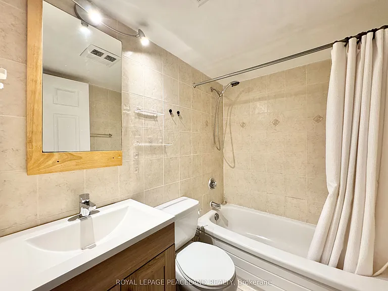 24 Wellesley St W #1709 — Photo 12