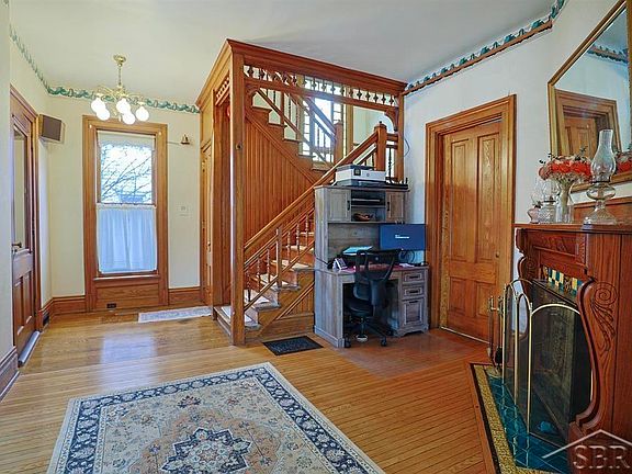 4th image of 1600 5th St