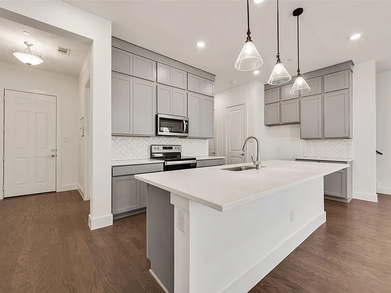 1059 Maverick Dr — Photo 4