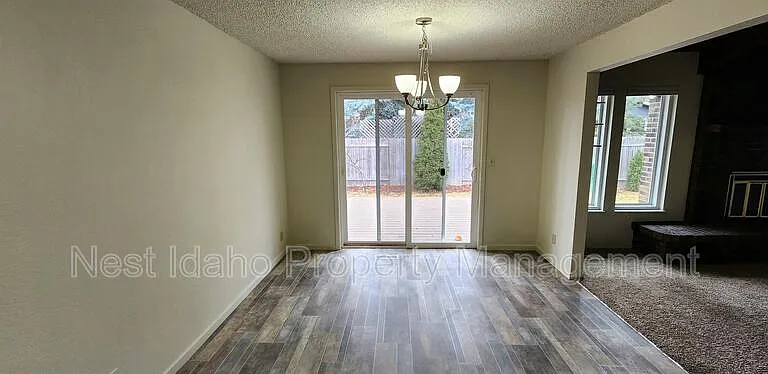 1377 E Wright St — Photo 6