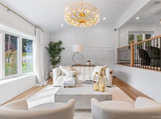 4 Long Ridge Road, Plainview, NY 11803