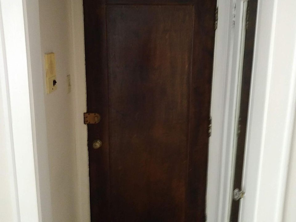 2nd image of 1019 S Oak Park Ave