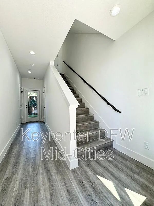 2 bed, 2.5 bath, 1644 sqft, $2,450 — Photo 1