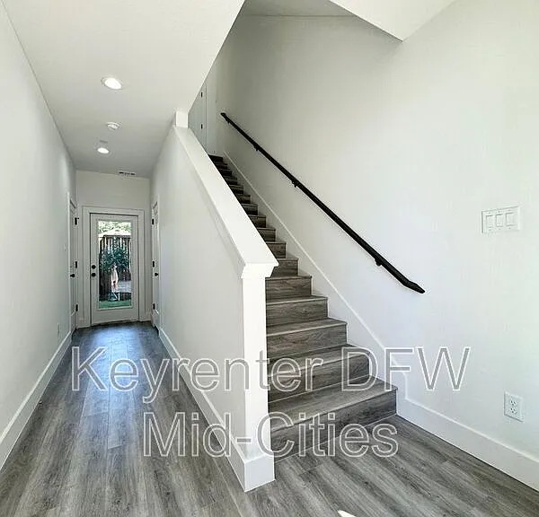 7302 Uloho Way — Photo 1