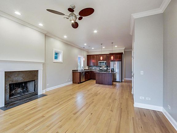 2nd image of 6024 N Damen Ave #3S
