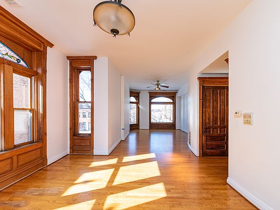 3rd image of 1427 N Hoyne Ave #2