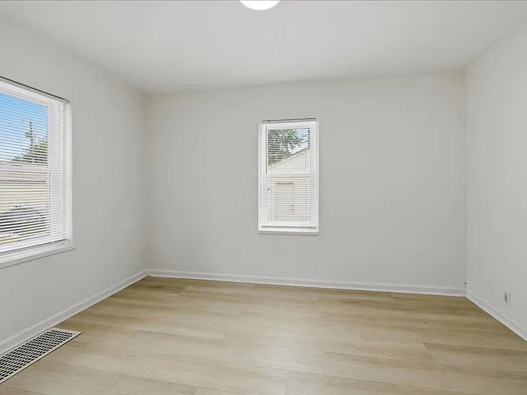 1509 - 1511 N Chester Avenue — Photo 15
