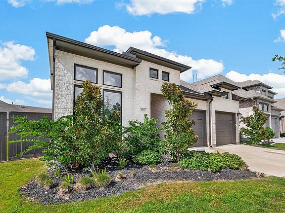 4th image of 158 Amaranth Way