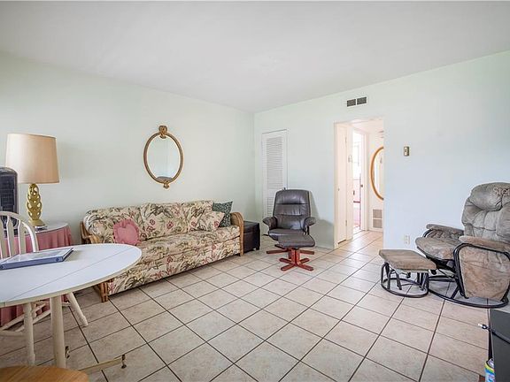 5th image of 491 1st St S APT 209