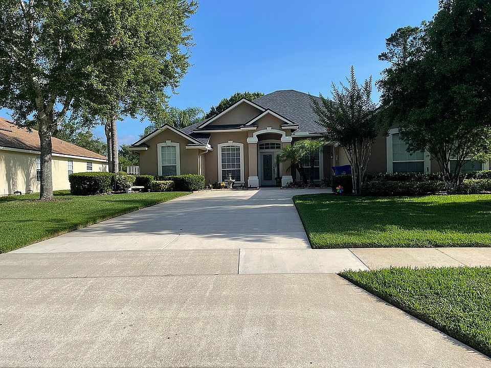 1st image of 332 Hammock Grove Ct