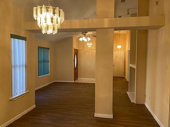 5th image of 1307 Clear Valley Dr